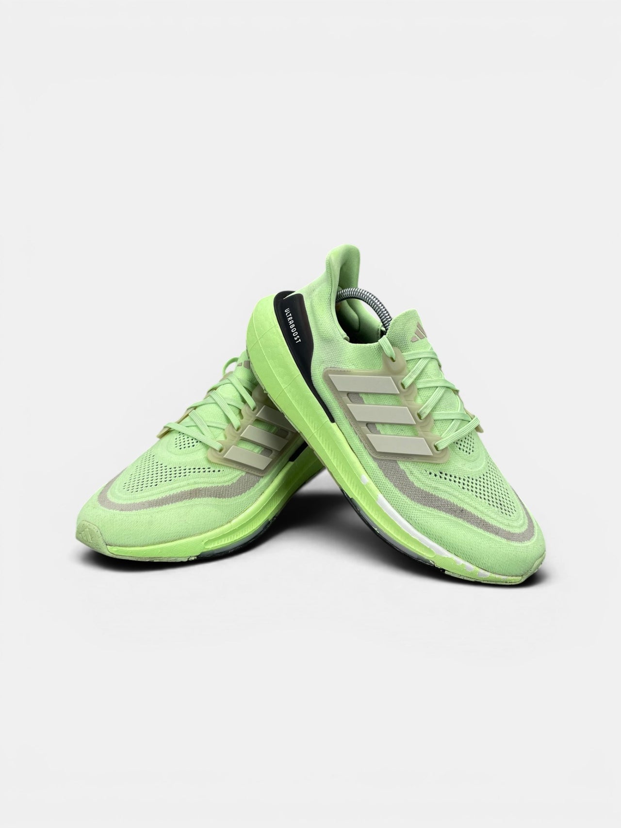 Adidas Ultraboost Light Low Green Spark — buty sportowe męskie w bardzo dobrym stanie rozmiar 43 1/3, boczny profil