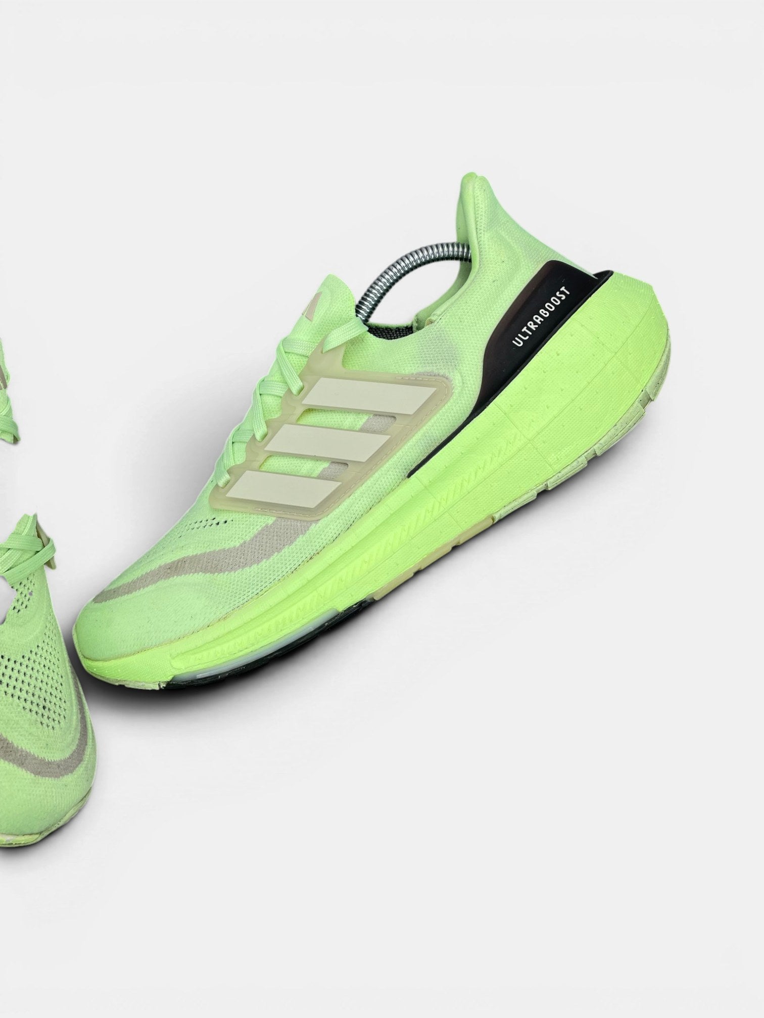 Adidas Ultraboost Light Low Green Spark — buty sportowe męskie w bardzo dobrym stanie rozmiar 43 1/3, zewnętrzny panel lewego buta
