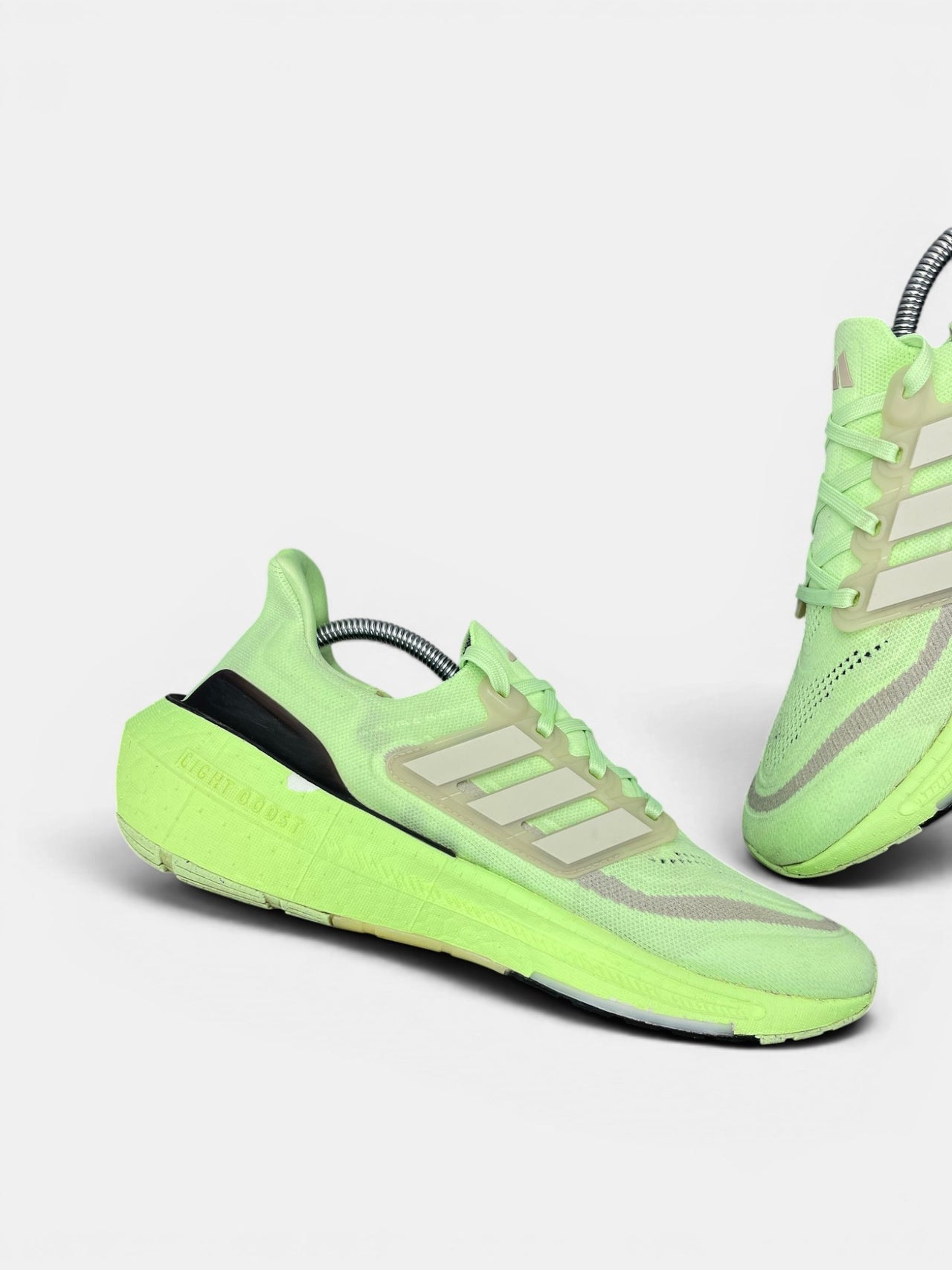 Adidas Ultraboost Light Low Green Spark — buty sportowe męskie w bardzo dobrym stanie rozmiar 43 1/3, wewnętrzny panel lewego buta
