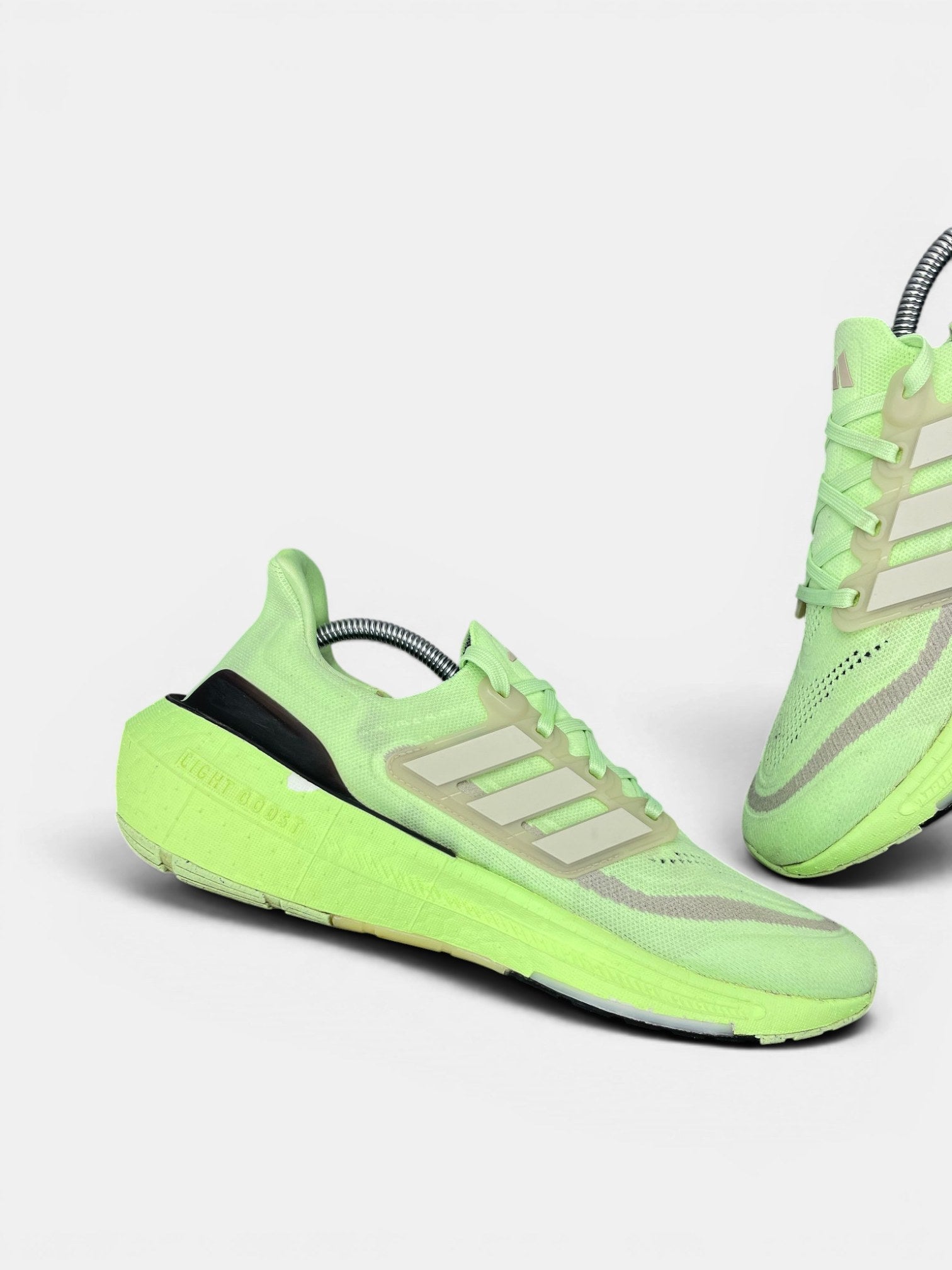 Adidas Ultraboost Light Low Green Spark — buty sportowe męskie w bardzo dobrym stanie rozmiar 43 1/3, wewnętrzny panel lewego buta