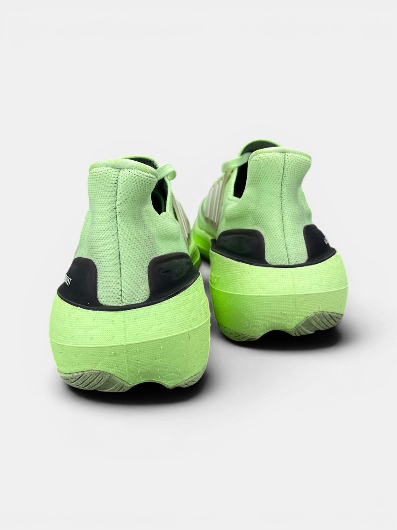Adidas Ultraboost Light Low Green Spark — buty sportowe męskie w bardzo dobrym stanie rozmiar 43 1/3, widok z tyłu