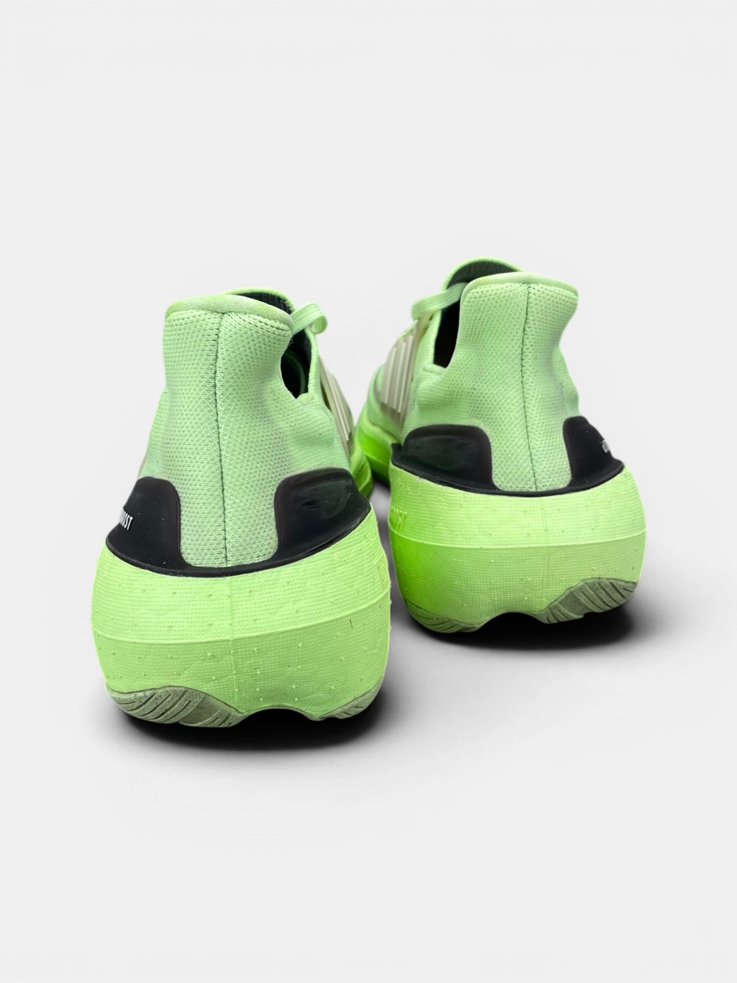 Adidas Ultraboost Light Low Green Spark — buty sportowe męskie w bardzo dobrym stanie rozmiar 43 1/3, widok z tyłu