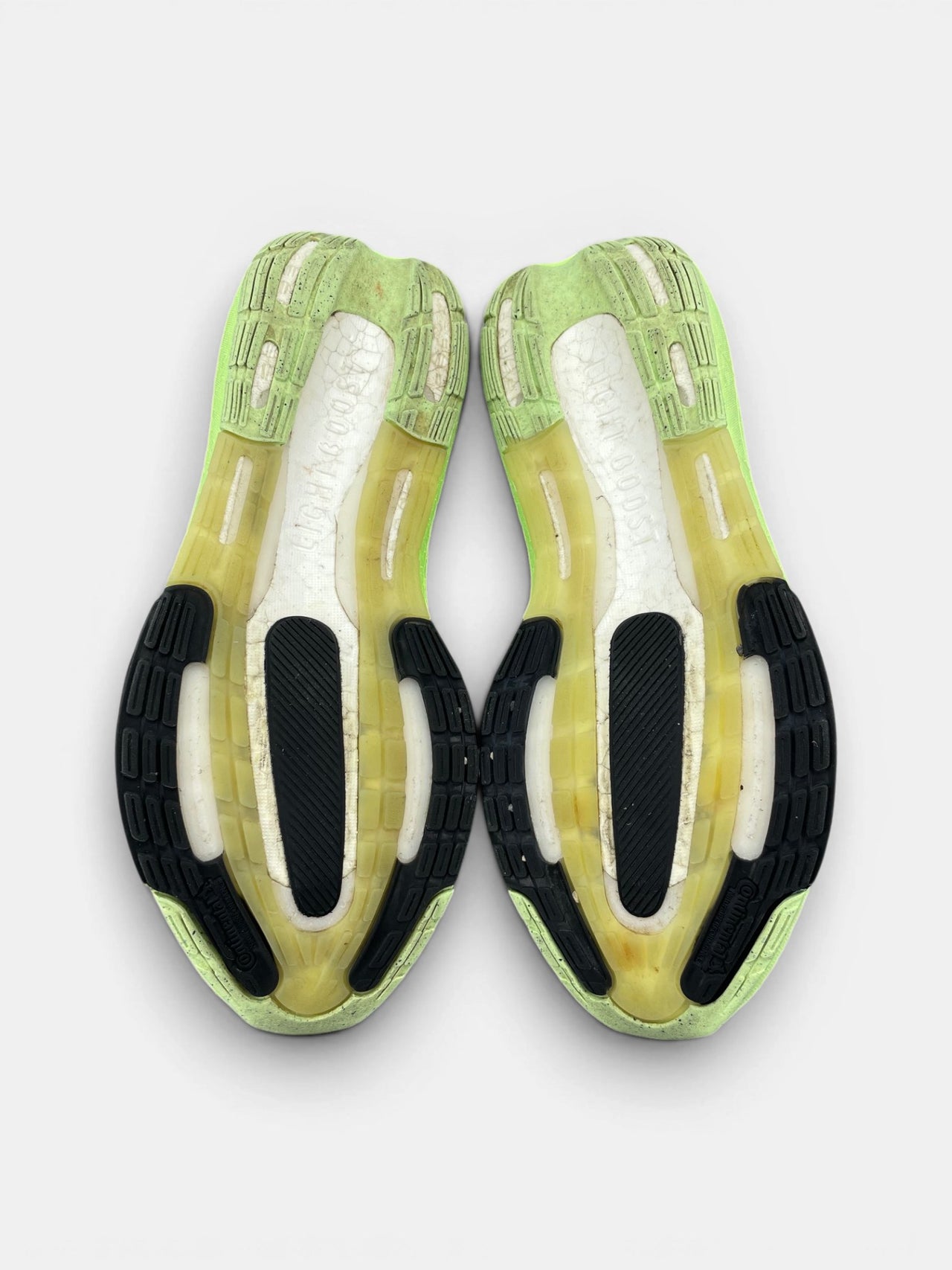 Adidas Ultraboost Light Low Green Spark — buty sportowe męskie w bardzo dobrym stanie rozmiar 43 1/3, podeszwa
