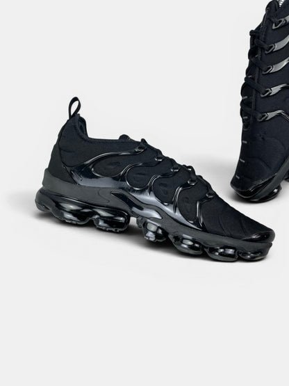 Nike Air VaporMax Plus Triple Black — buty sportowe męskie w bardzo dobrym stanie rozmiar 45.5, wewnętrzny panel lewego buta