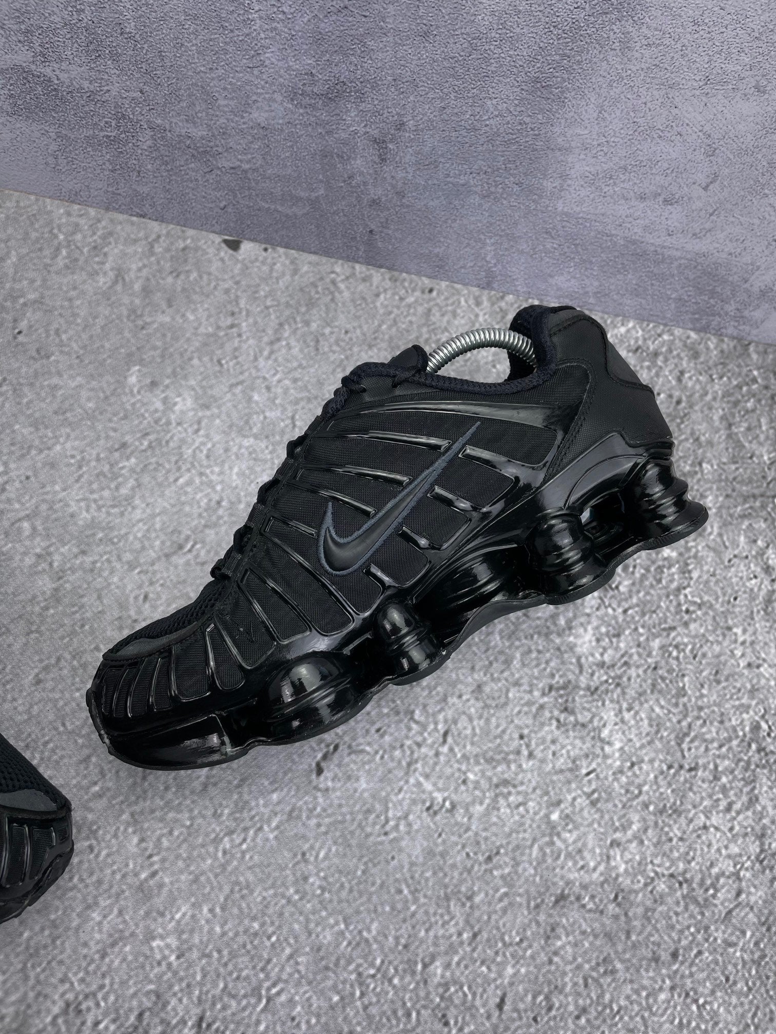 Nike Shox TL Black - buty sportowe, wewnętrzny panel prawego buta
