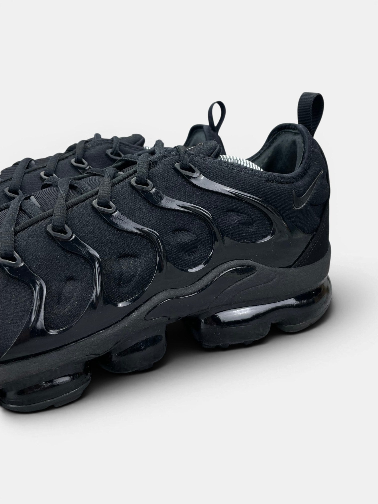 Nike Air VaporMax Plus Triple Black — buty sportowe męskie w bardzo dobrym stanie rozmiar 45.5, opcjonalne zdjęcie 1