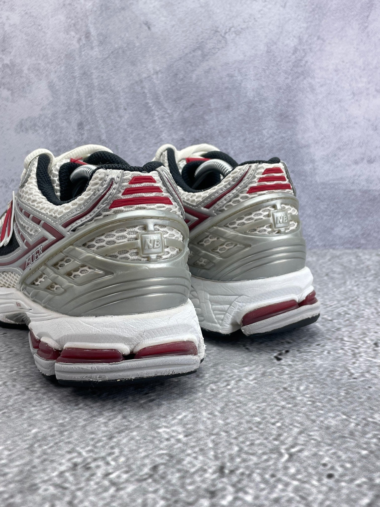 New Balance 1906R Silver Classic Crimson - buty sportowe, widok z tyłu