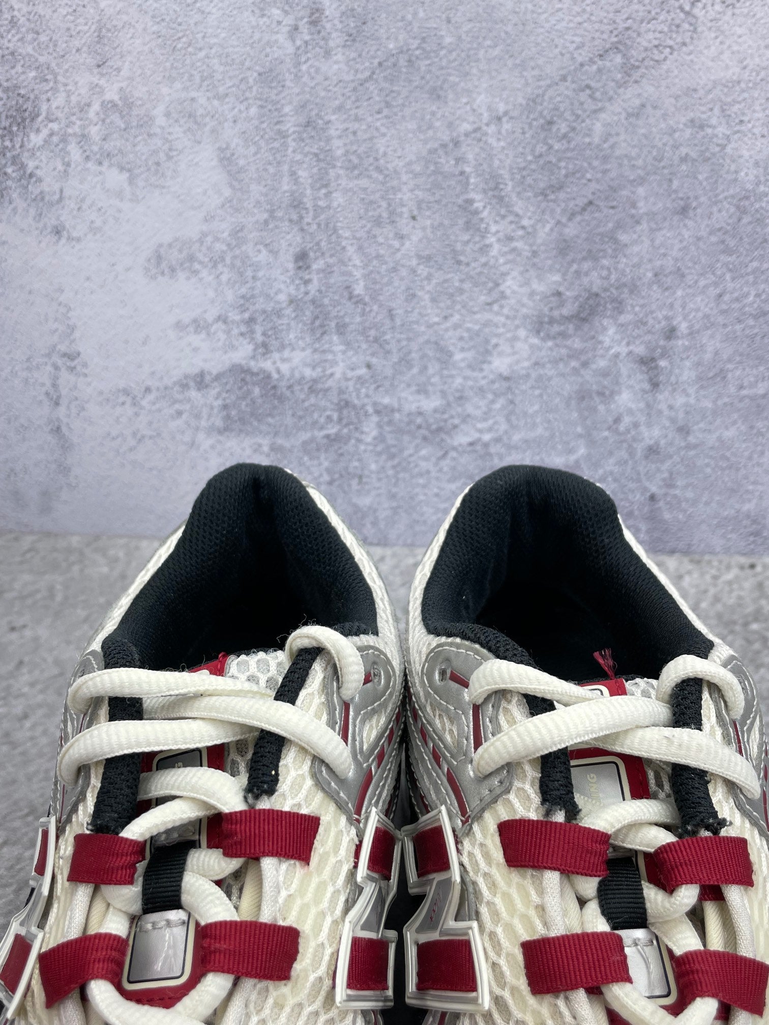 New Balance 1906R Silver Classic Crimson - buty sportowe, zapiętki butów