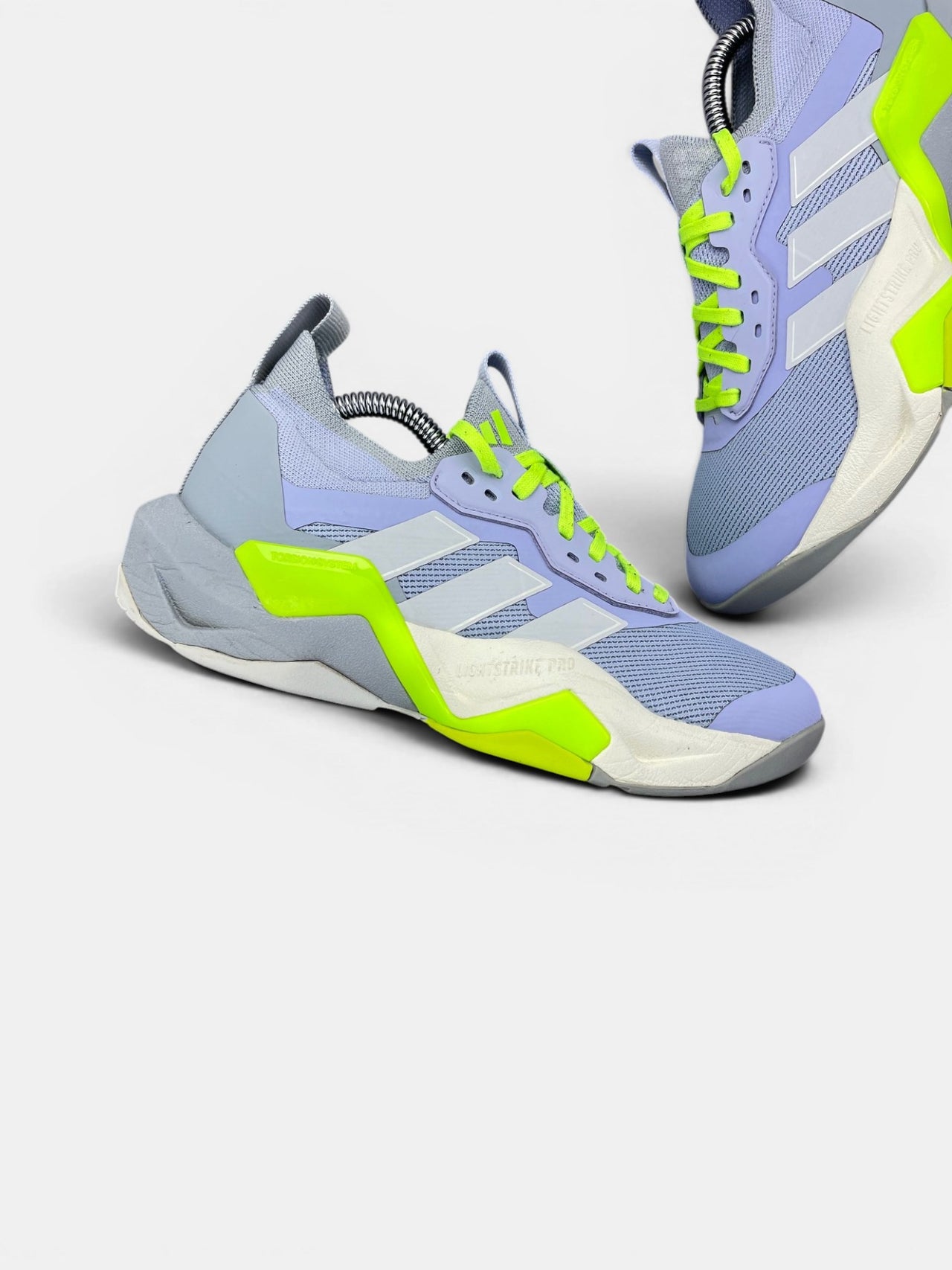 Adidas Rapidmove ADV 2 — buty sportowe damskie w bardzo dobrym stanie rozmiar 38, zewnętrzny panel prawego buta