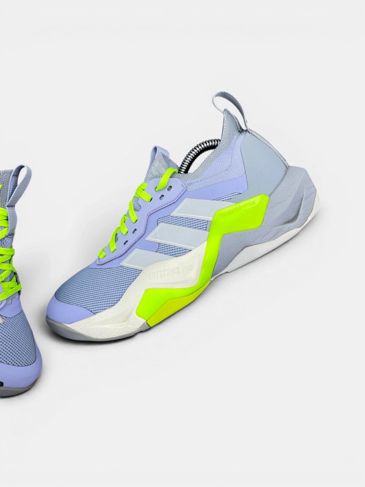 Adidas Rapidmove ADV 2 — buty sportowe damskie w bardzo dobrym stanie rozmiar 38, zewnętrzny panel lewego buta