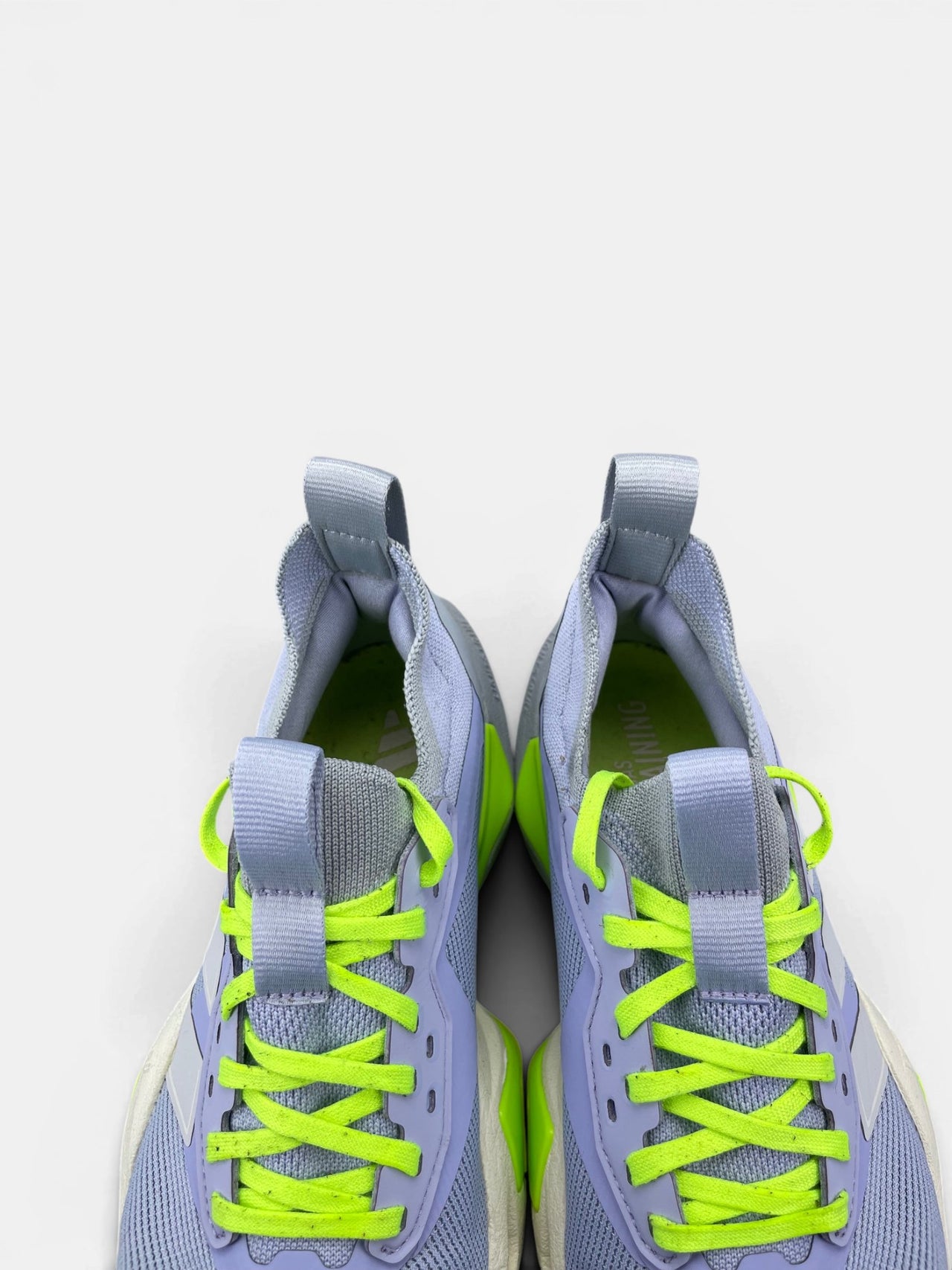 Adidas Rapidmove ADV 2 — buty sportowe damskie w bardzo dobrym stanie rozmiar 38, zapiętki butów