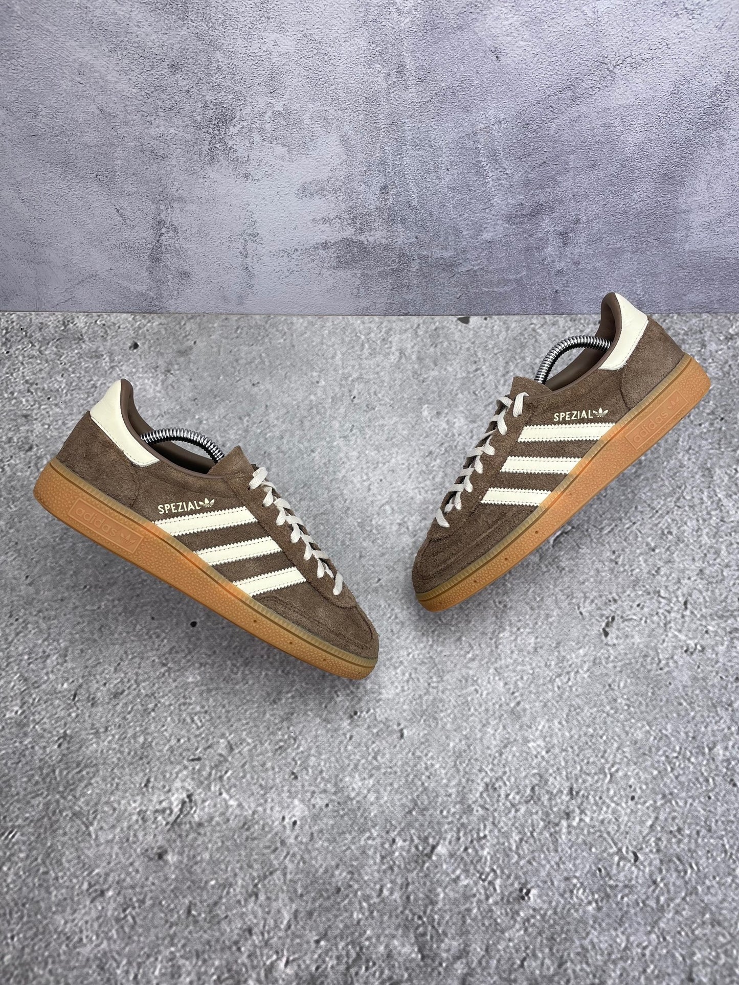 adidas Handball Spezial Earth Strata - buty sportowe, widok z góry na zewnętrzną stronę butów