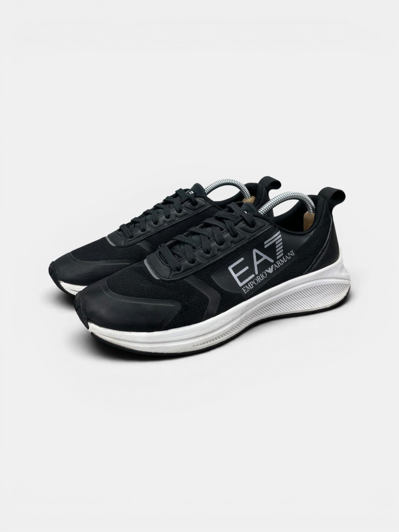 Emporio Armani Sneakers — buty sportowe męskie w bardzo dobrym stanie rozmiar 41, widok z boku