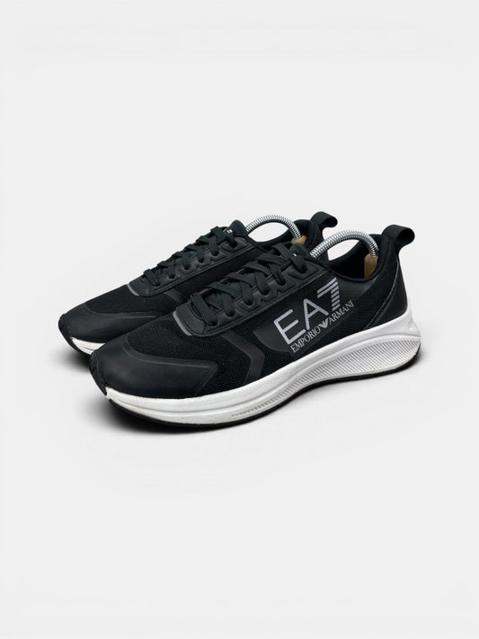 Emporio Armani Sneakers — buty sportowe męskie w bardzo dobrym stanie rozmiar 41, widok z boku