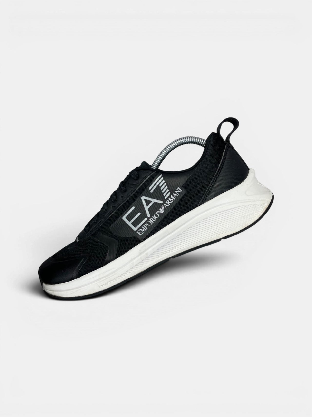 Emporio Armani Sneakers — buty sportowe męskie w bardzo dobrym stanie rozmiar 41, zewnętrzny panel lewego buta