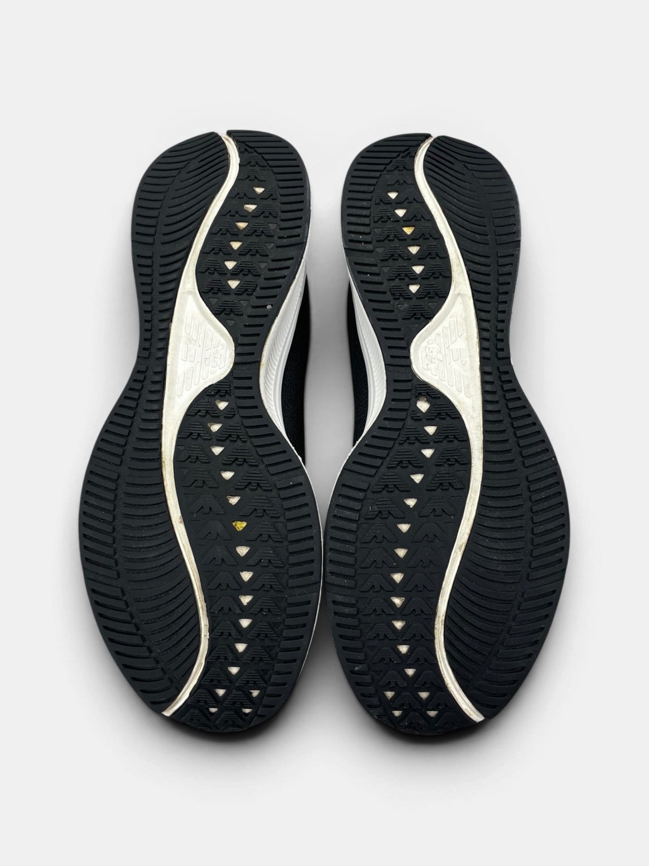 Emporio Armani Sneakers — buty sportowe męskie w bardzo dobrym stanie rozmiar 41, podeszwa
