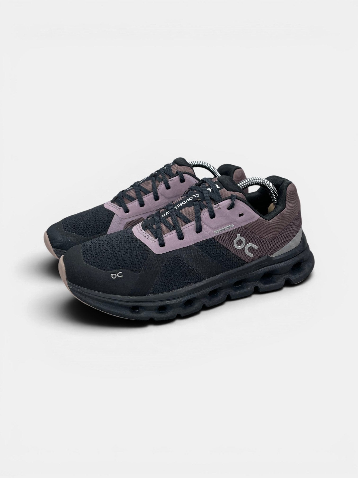 On Cloudrunner — buty sportowe damskie w bardzo dobrym stanie rozmiar 38.5, widok z boku
