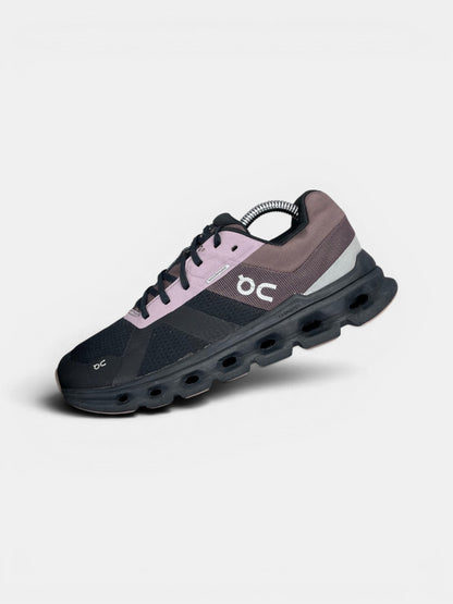 On Cloudrunner — buty sportowe damskie w bardzo dobrym stanie rozmiar 38.5, zewnętrzny panel lewego buta