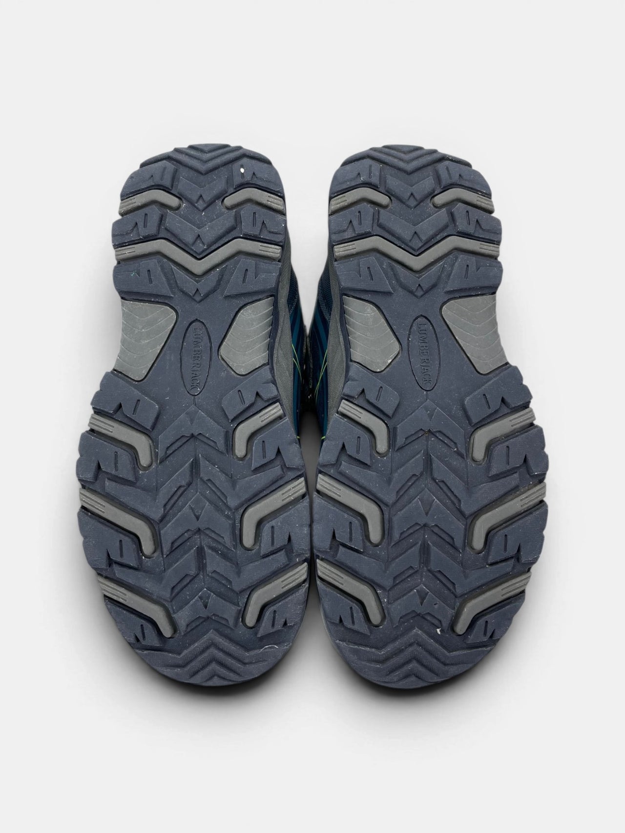 Lumberjack Trekking Shoes — buty sportowe dziecięce w bardzo dobrym stanie rozmiar 33, widok z góry na wewnętrzną stronę butów