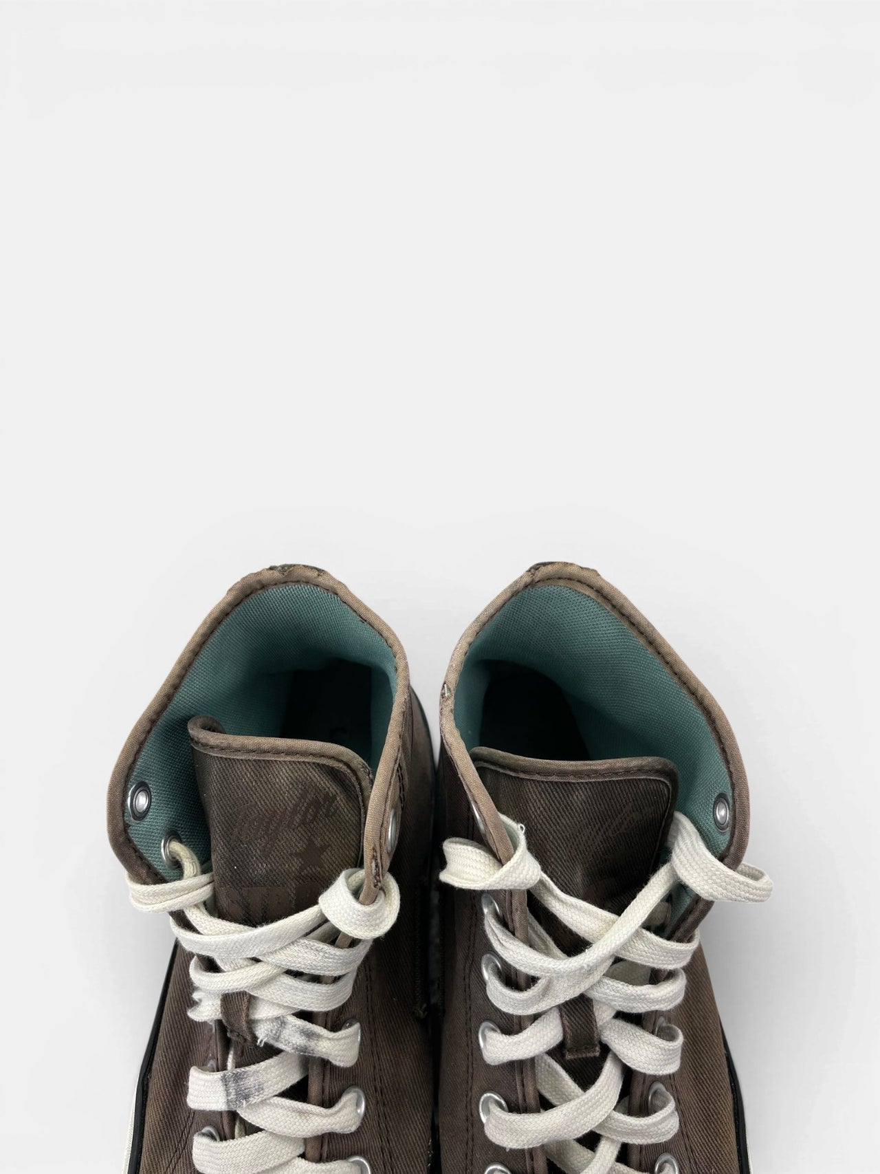 Converse Chuck Taylor All Star — buty sportowe męskie w bardzo dobrym stanie rozmiar 41.5, zapiętki butów