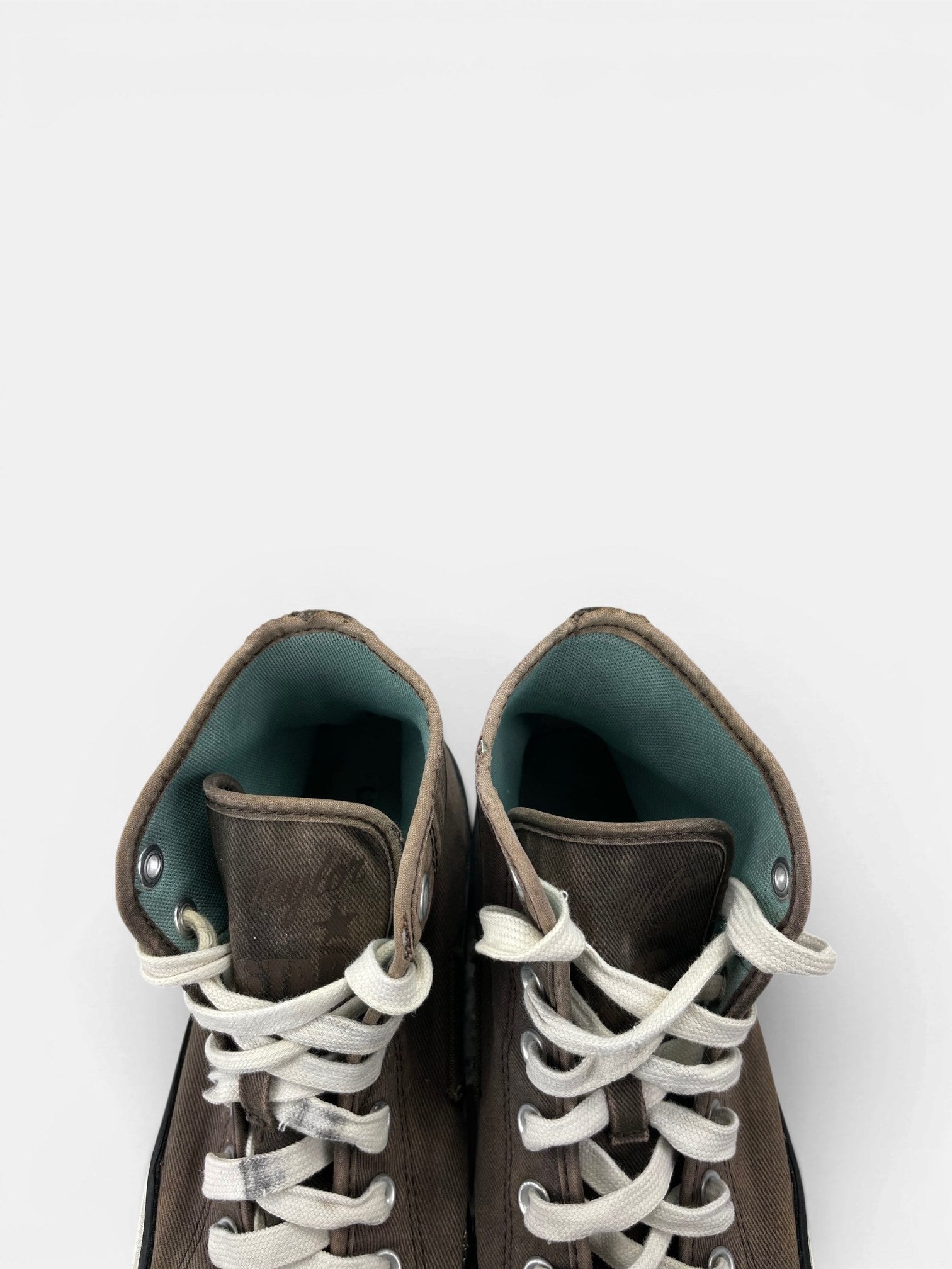 Converse Chuck Taylor All Star — buty sportowe męskie w bardzo dobrym stanie rozmiar 41.5, zapiętki butów