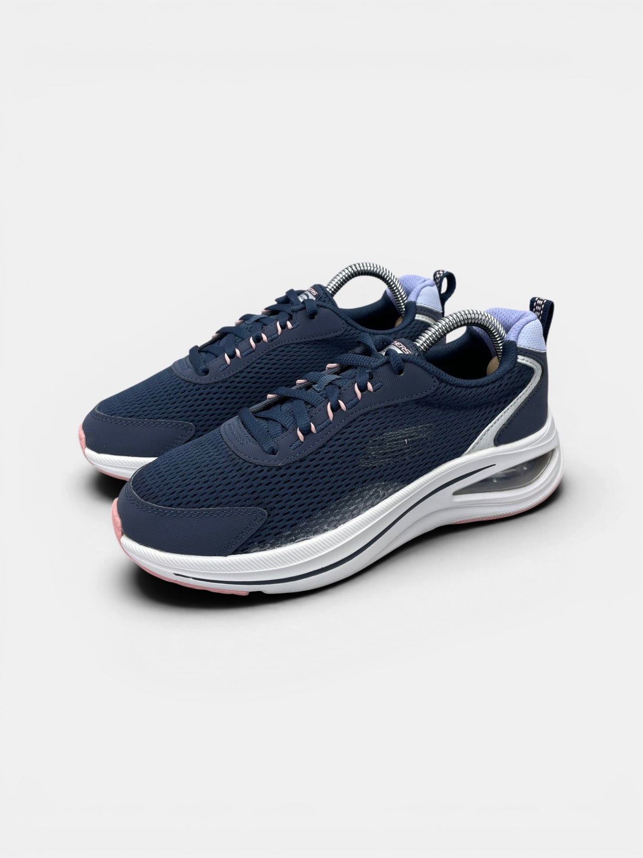 Skechers Sneakers — buty sportowe damskie w bardzo dobrym stanie rozmiar 36.5, widok z boku