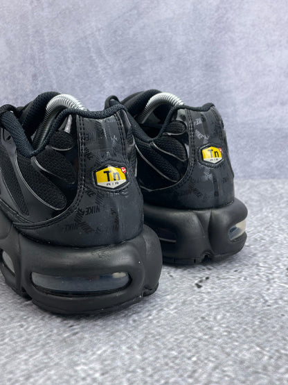 Nike Air Max Plus Black Metallic Gold - buty sportowe, widok z tyłu