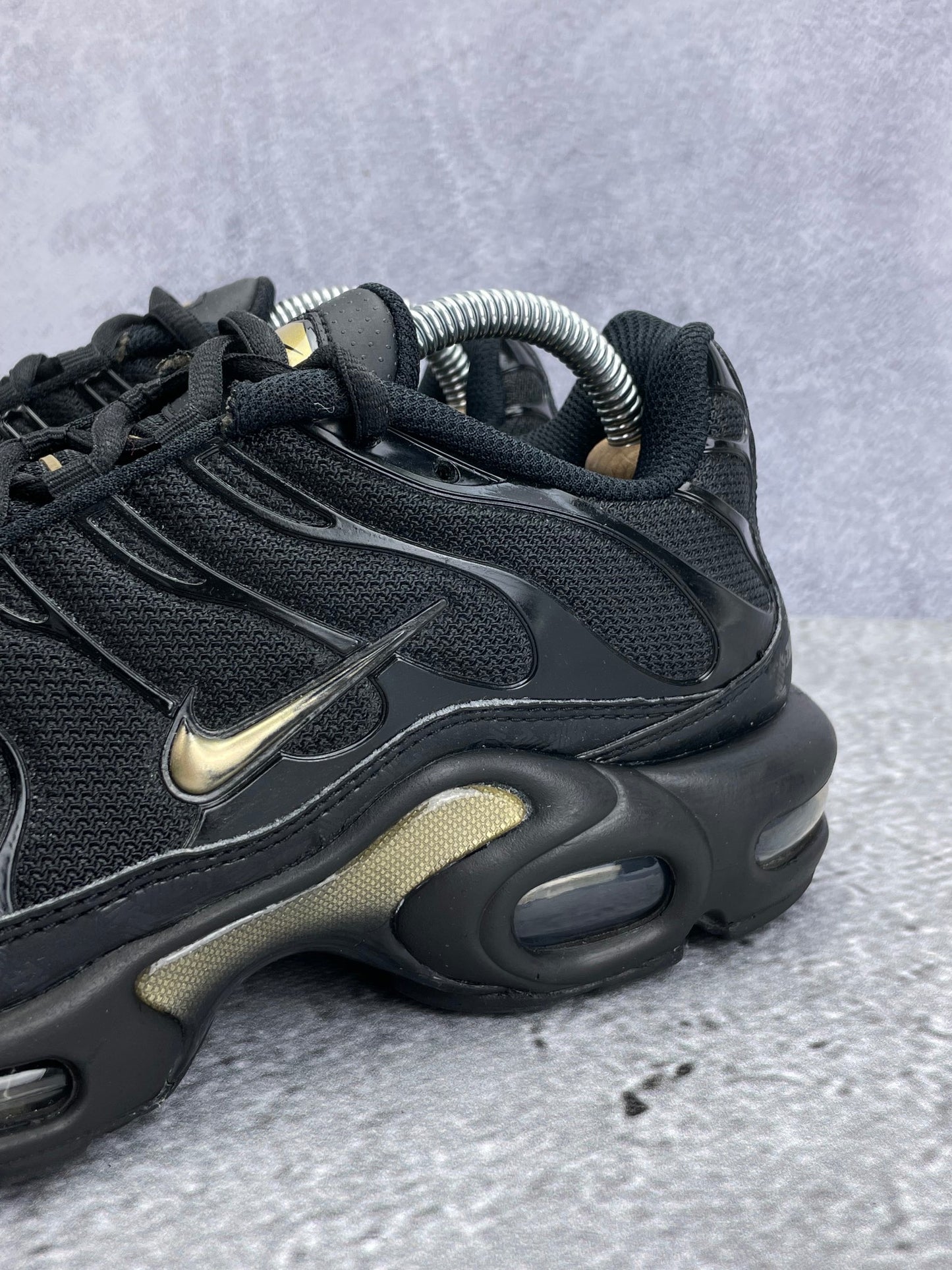 Nike Air Max Plus Black Metallic Gold - buty sportowe, opcjonalne zdjęcie 1