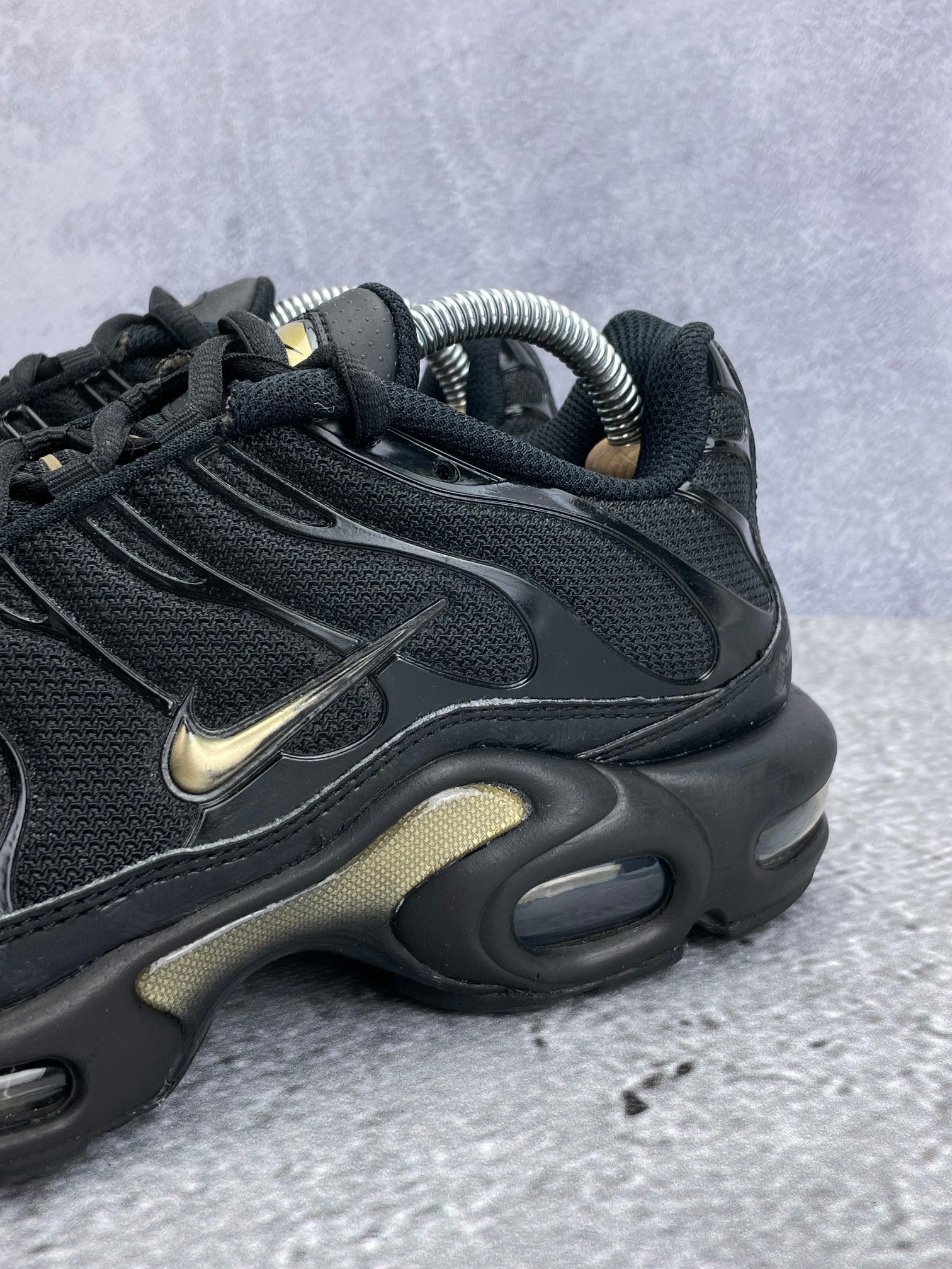 Nike Air Max Plus Black Metallic Gold - buty sportowe, opcjonalne zdjęcie 1