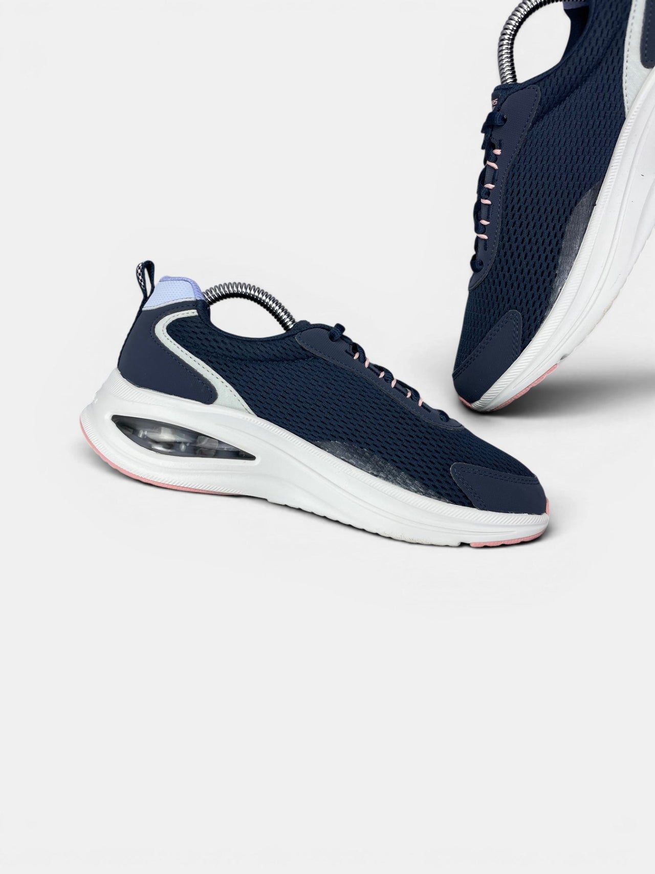 Skechers Sneakers — buty sportowe damskie w bardzo dobrym stanie rozmiar 36.5, wewnętrzny panel lewego buta
