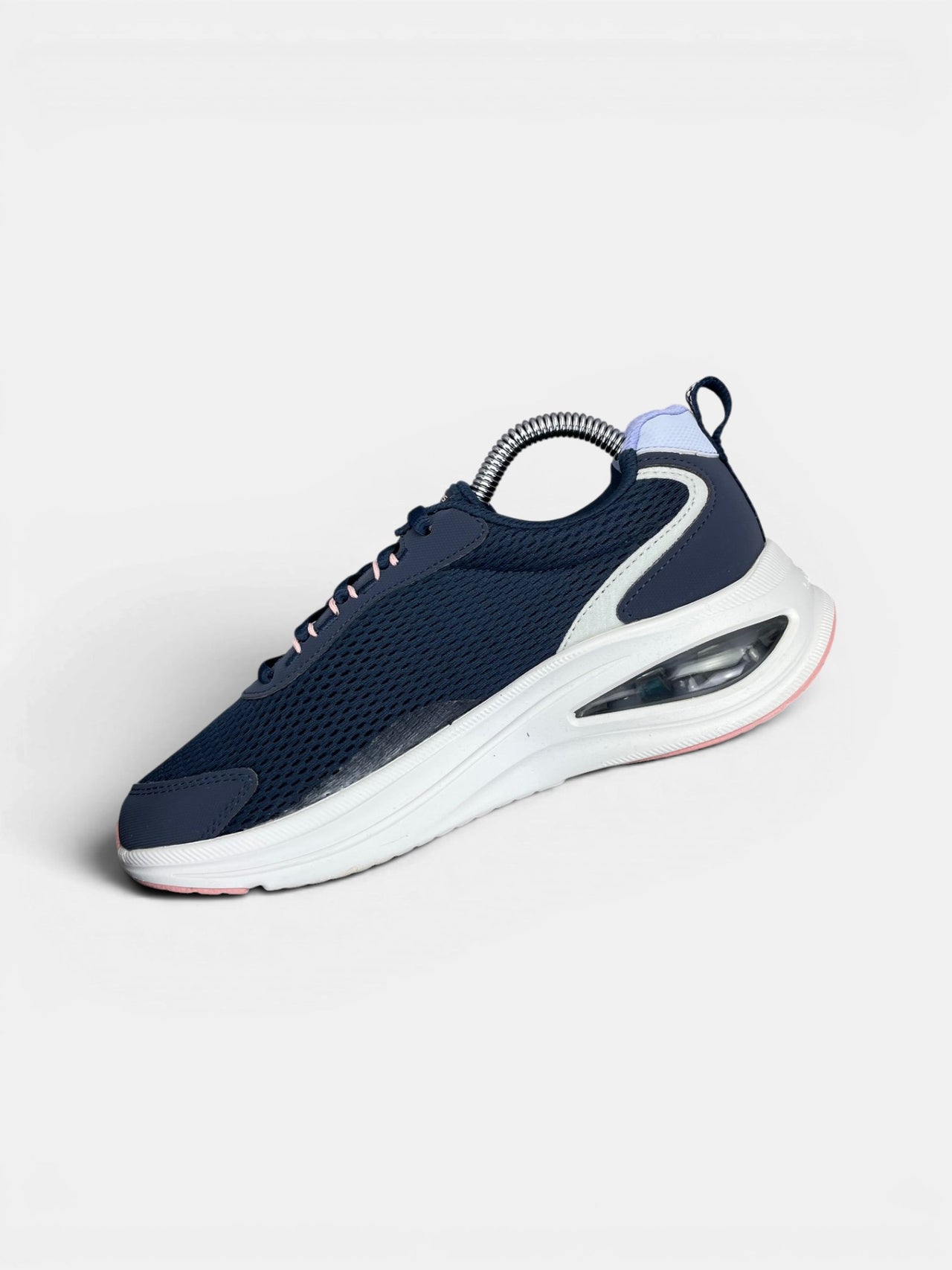 Skechers Sneakers — buty sportowe damskie w bardzo dobrym stanie rozmiar 36.5, wewnętrzny panel prawego buta