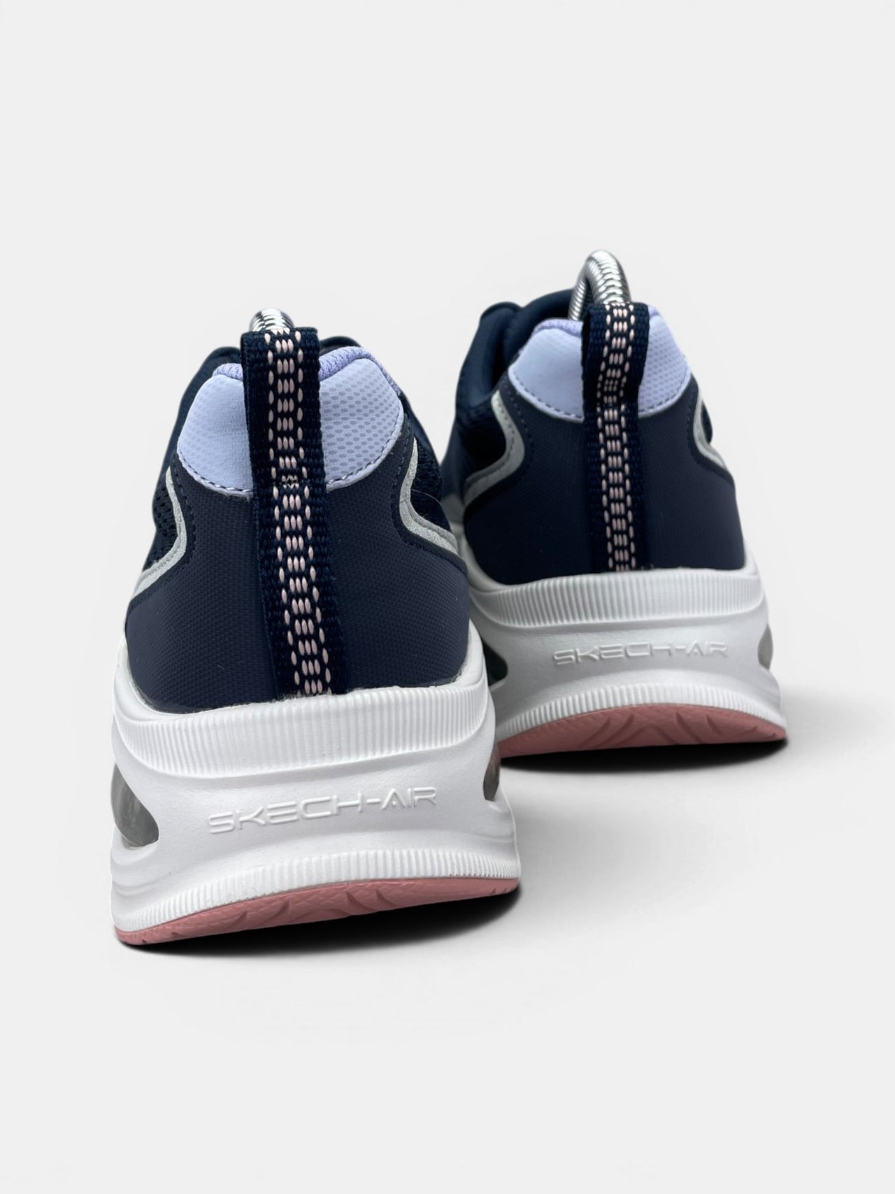 Skechers Sneakers — buty sportowe damskie w bardzo dobrym stanie rozmiar 36.5, widok z tyłu