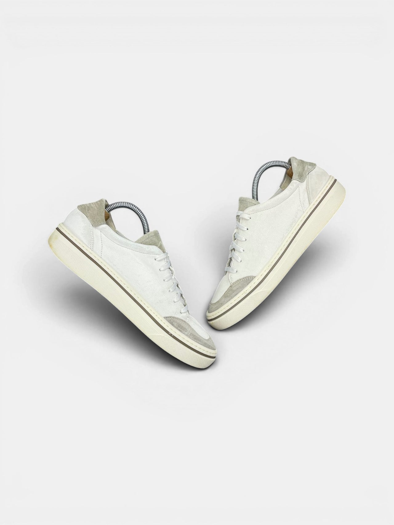 Gabor Sneaker — buty sportowe męskie w bardzo dobrym stanie rozmiar 40, widok z góry na zewnętrzną stronę butów