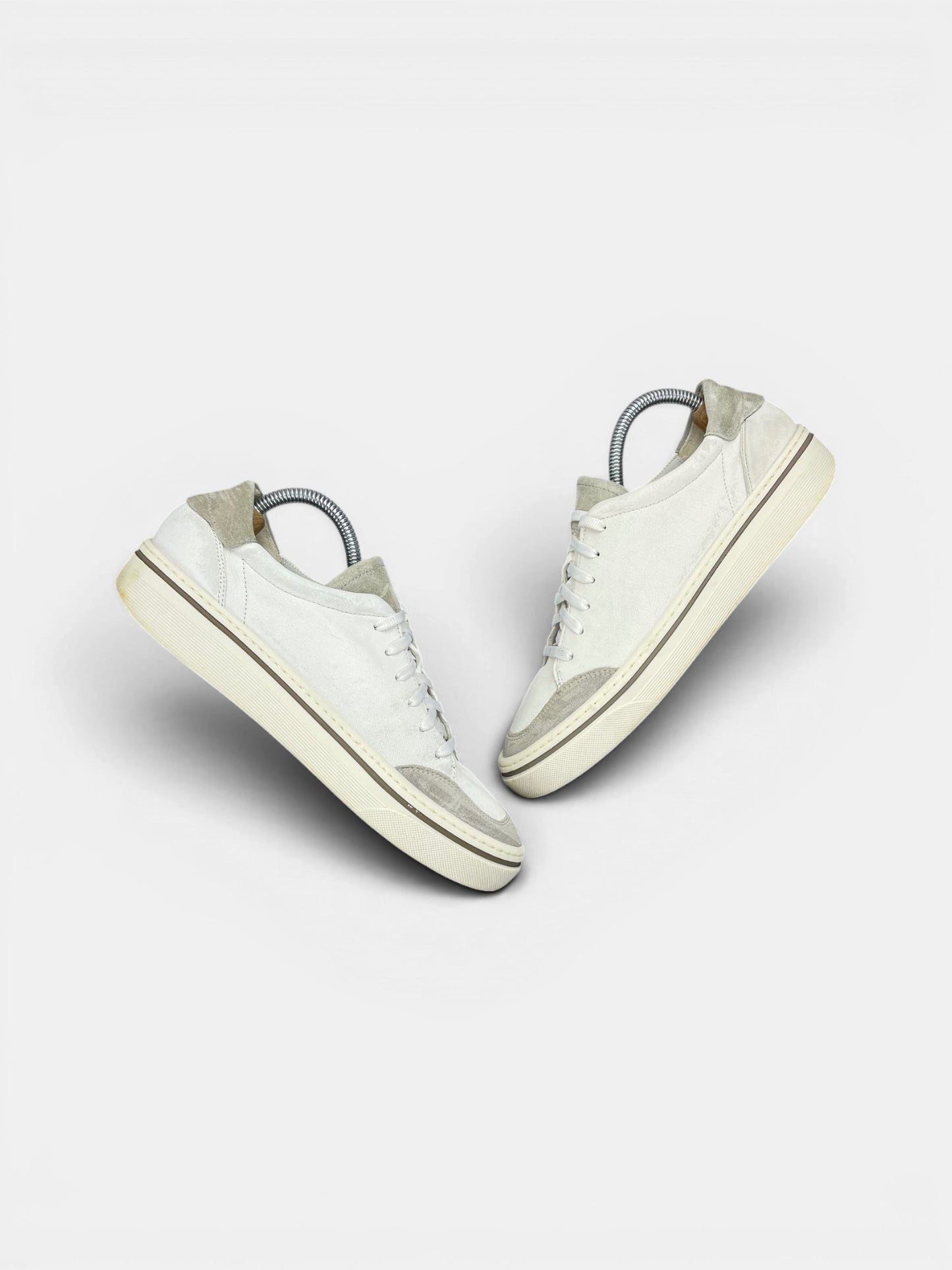 Gabor Sneaker — buty sportowe męskie w bardzo dobrym stanie rozmiar 40, widok z góry na zewnętrzną stronę butów