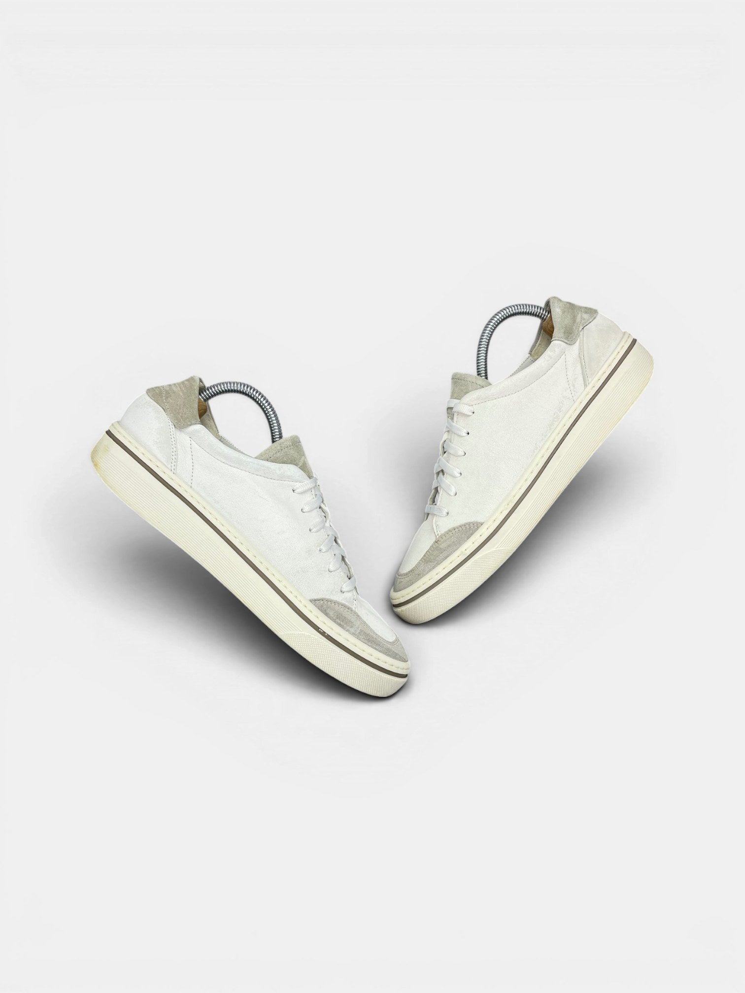 Gabor Sneaker — buty sportowe męskie w bardzo dobrym stanie rozmiar 40, widok z góry na zewnętrzną stronę butów