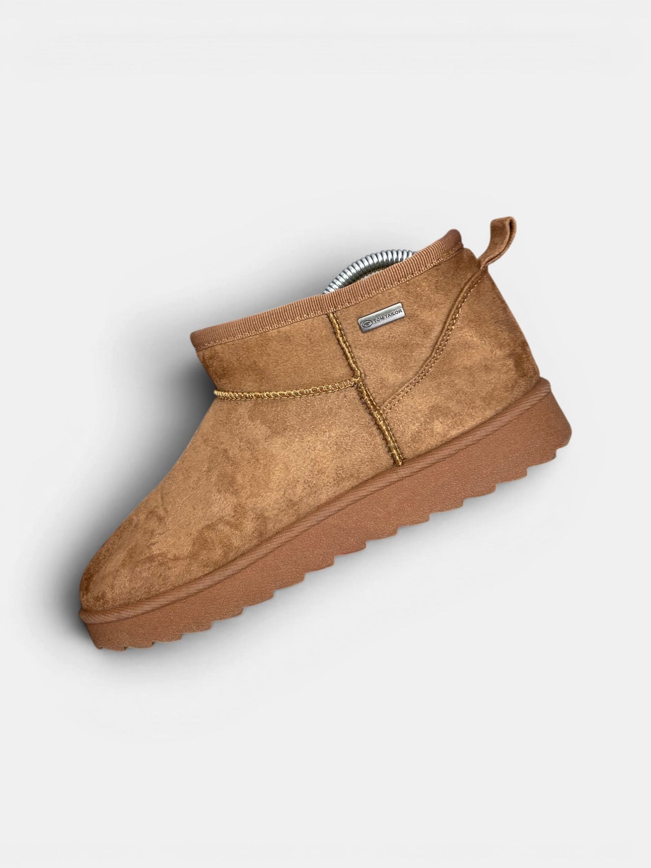 Tom Tailor Suede Boots — buty zimowe damskie w bardzo dobrym stanie rozmiar 38, zewnętrzny panel lewego buta