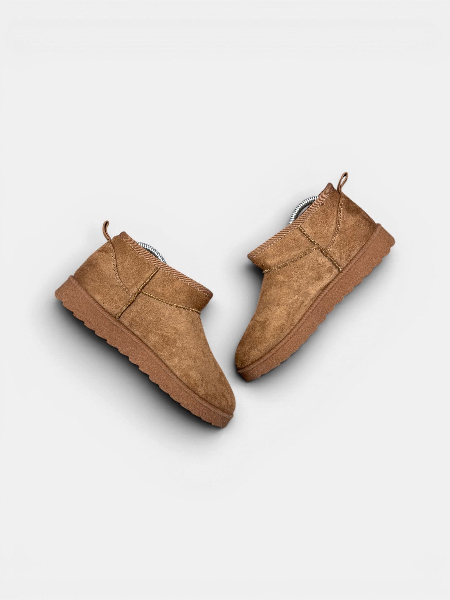 Tom Tailor Suede Boots — buty zimowe damskie w bardzo dobrym stanie rozmiar 38, widok z góry na wewnętrzną stronę butów