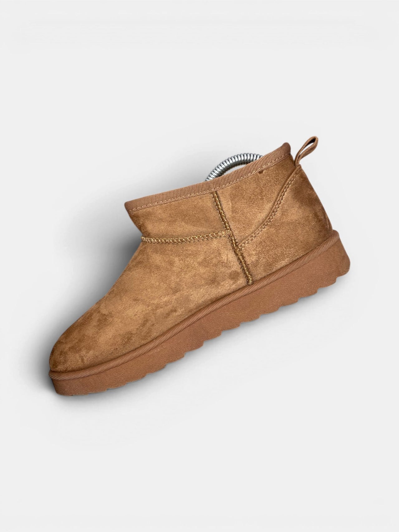 Tom Tailor Suede Boots — buty zimowe damskie w bardzo dobrym stanie rozmiar 38, wewnętrzny panel prawego buta