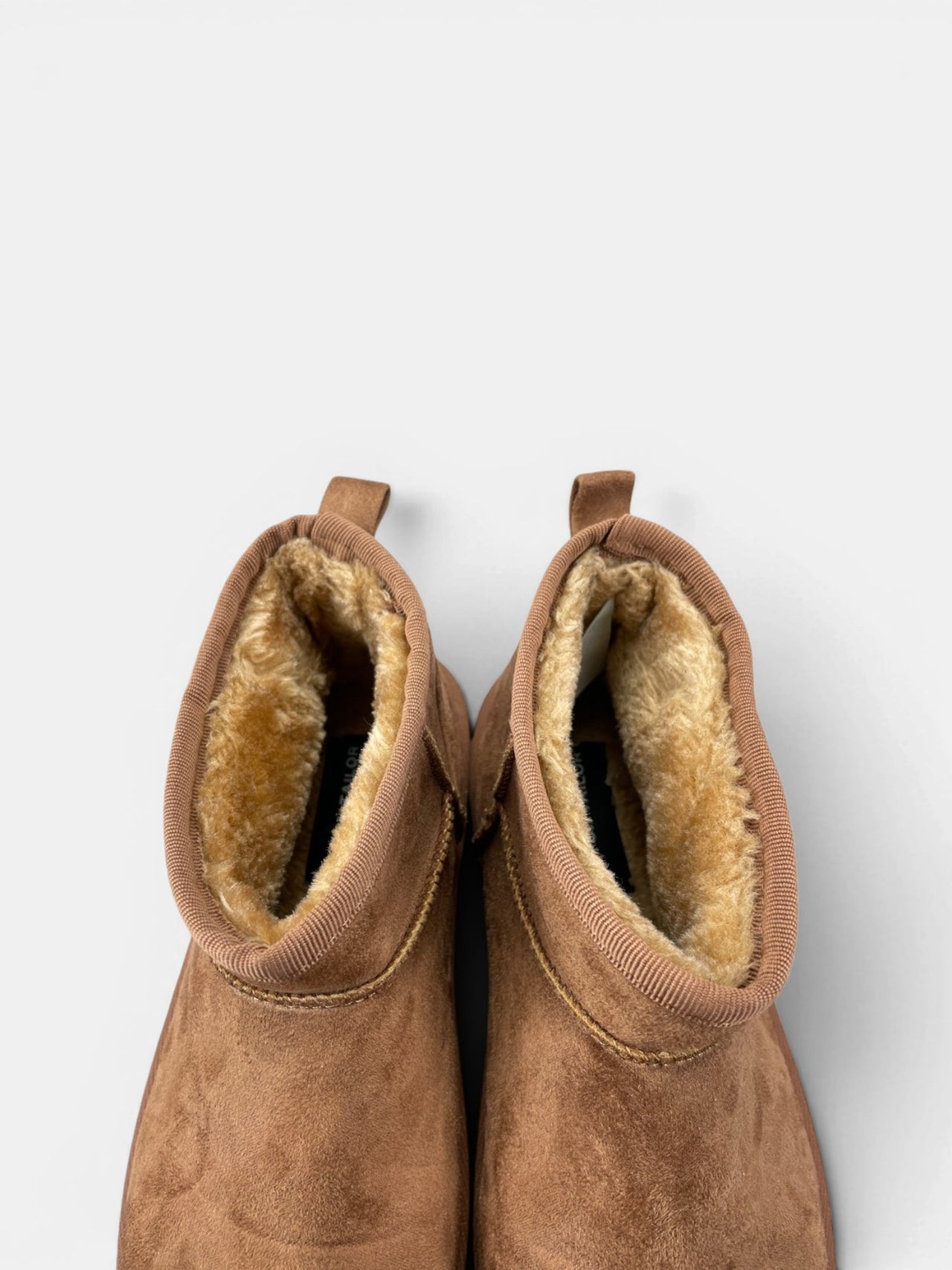 Tom Tailor Suede Boots — buty zimowe damskie w bardzo dobrym stanie rozmiar 38, zapiętki butów