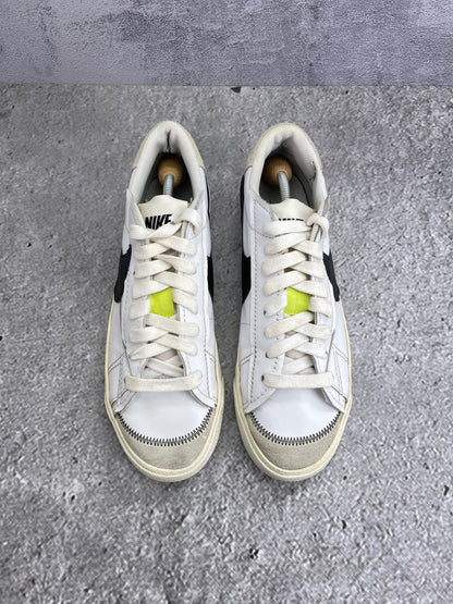 Nike Blazer Low '77 Jumbo White Black Sail - buty sportowe, widok z góry