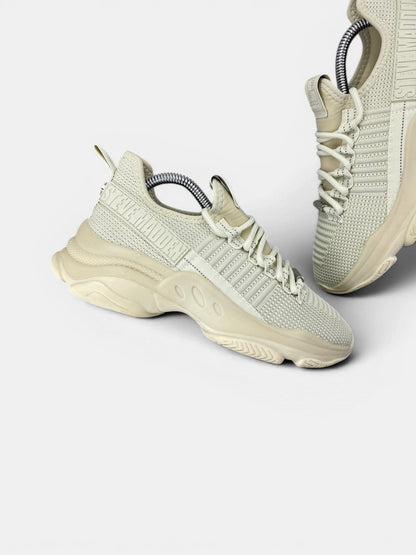 Steve Madden Sneakers — buty sportowe damskie w bardzo dobrym stanie rozmiar 38, zewnętrzny panel prawego buta