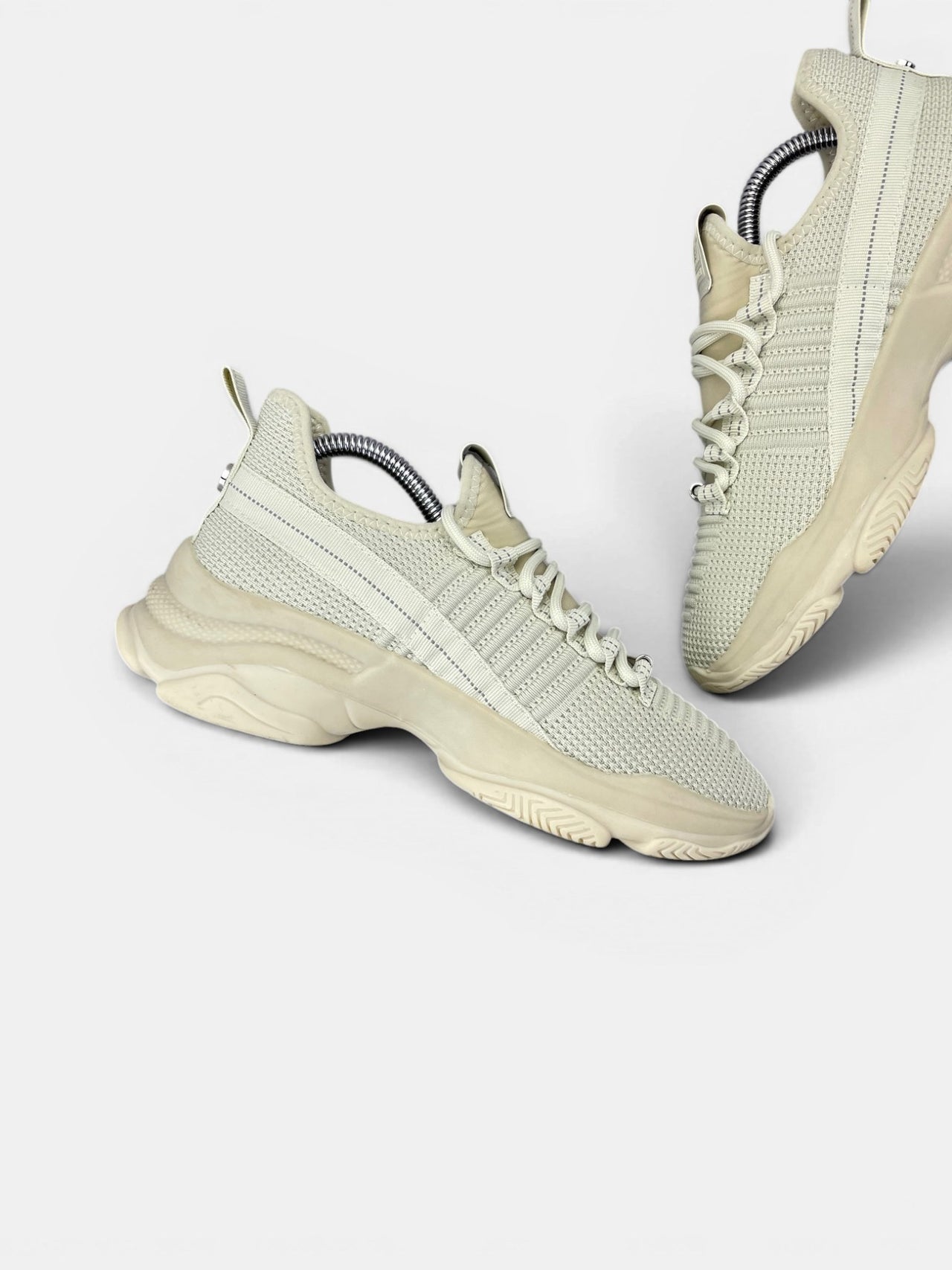Steve Madden Sneakers — buty sportowe damskie w bardzo dobrym stanie rozmiar 38, wewnętrzny panel lewego buta