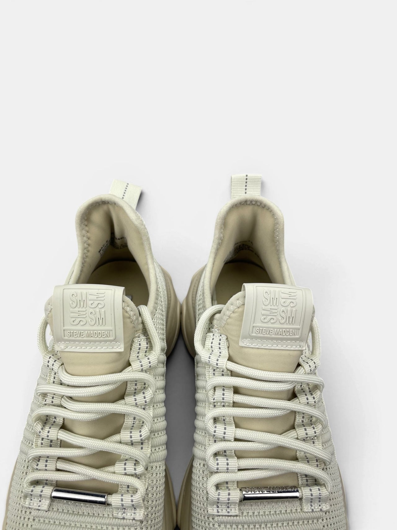 Steve Madden Sneakers — buty sportowe damskie w bardzo dobrym stanie rozmiar 38, zapiętki butów