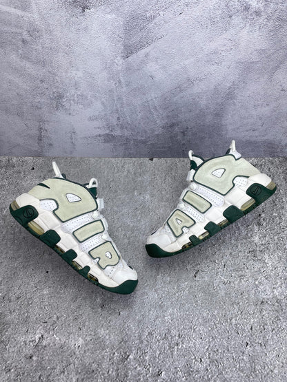 Nike Air More Uptempo '96 Vintage Green - buty sportowe, zewnętrzny panel prawego buta