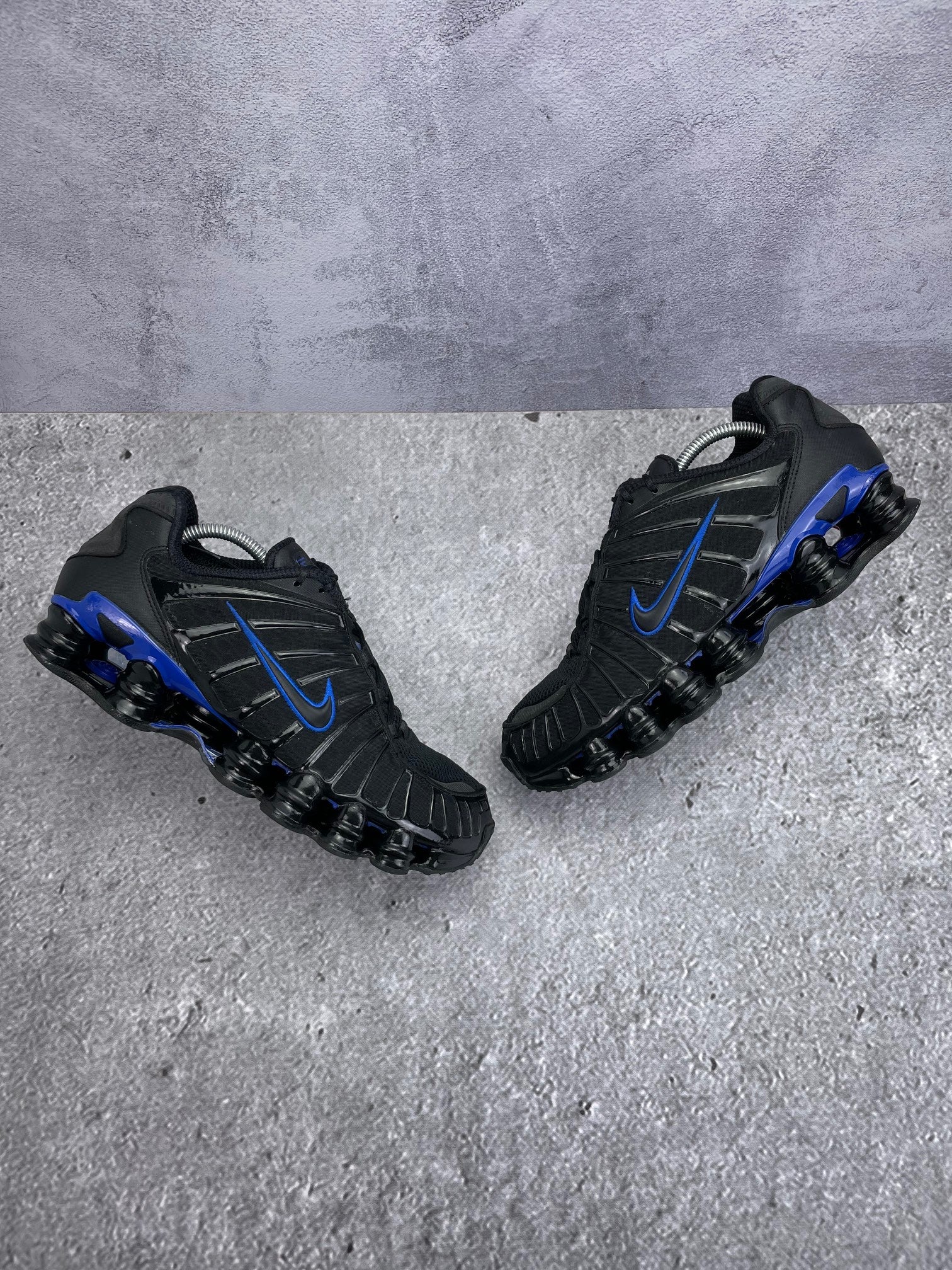 Nike Shox TL Black Racer Blue - buty sportowe, widok z góry na zewnętrzną stronę butów