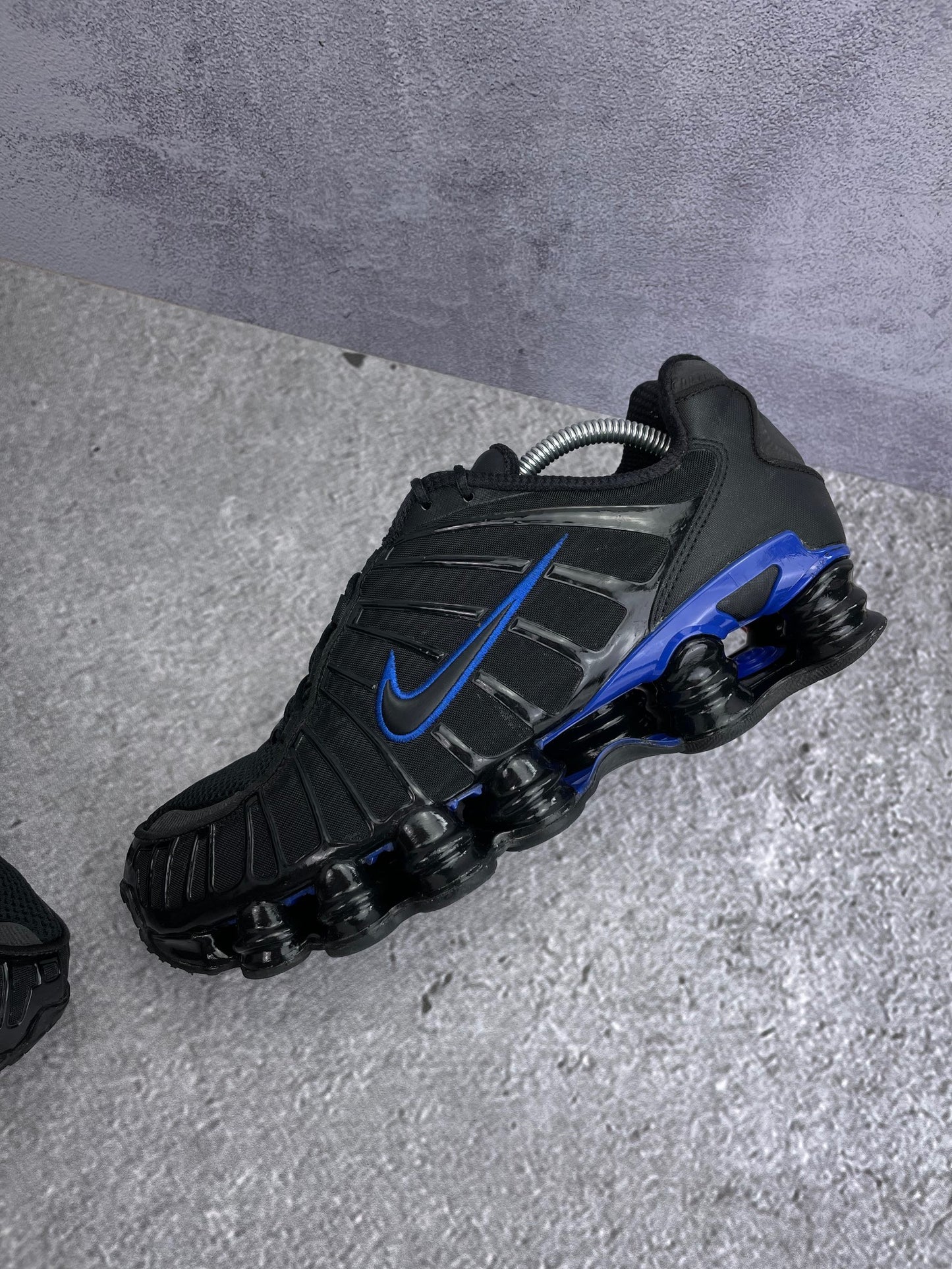Nike Shox TL Black Racer Blue - buty sportowe, widok z góry na wewnętrzną stronę butów
