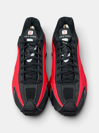 Nike Shox R4 Black/Red — buty sportowe męskie w bardzo dobrym stanie rozmiar 44, widok z góry