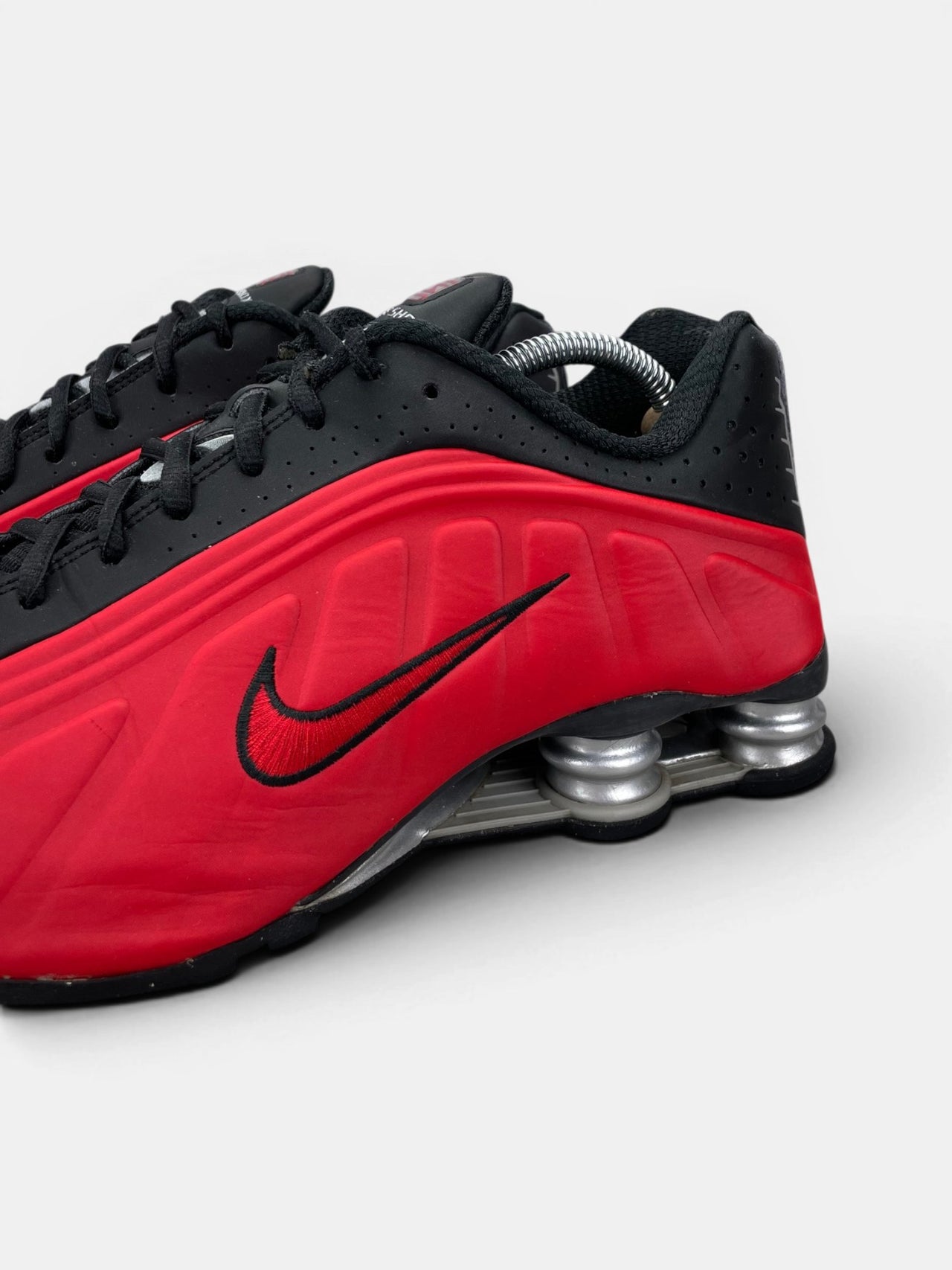 Nike Shox R4 Black/Red — buty sportowe męskie w bardzo dobrym stanie rozmiar 44, opcjonalne zdjęcie 1