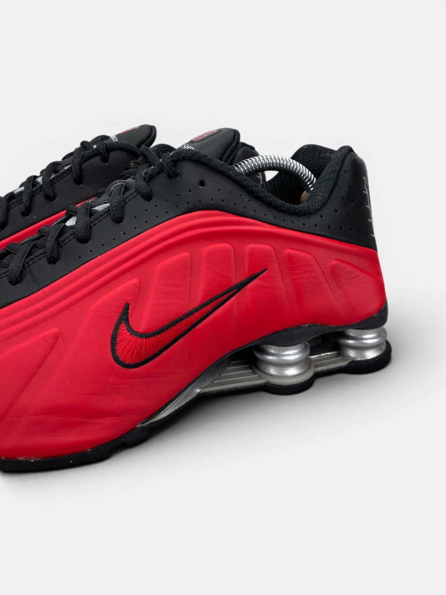 Nike Shox R4 Black/Red — buty sportowe męskie w bardzo dobrym stanie rozmiar 44, opcjonalne zdjęcie 1