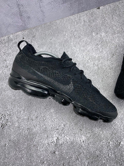 Nike Air VaporMax 2023 Flyknit Triple Black - buty sportowe, wewnętrzny panel lewego buta